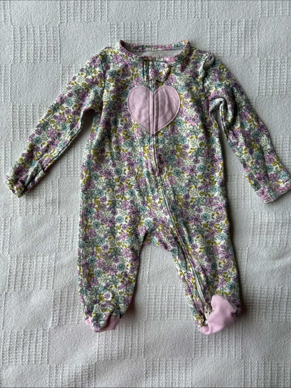 5 long sleeve footed onesies size 0-3